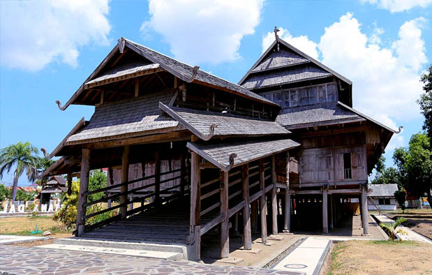 Rumah Adat NTB (Istana Dalam Loka), Gambar, dan Penjelasannya | Adat