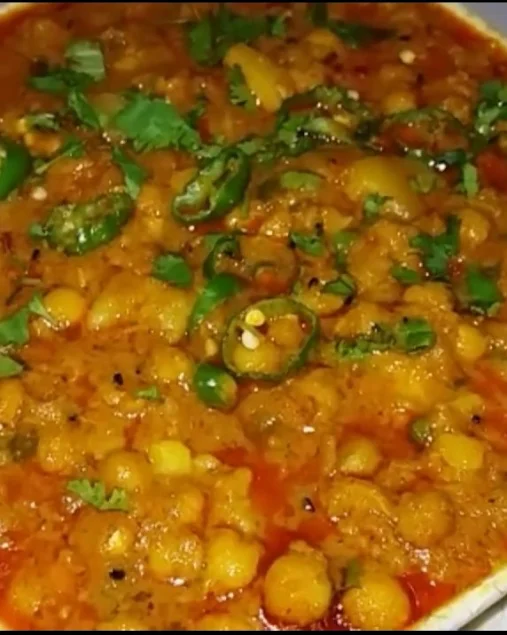 aloo-chana-tarkari-is-ready-to-serve