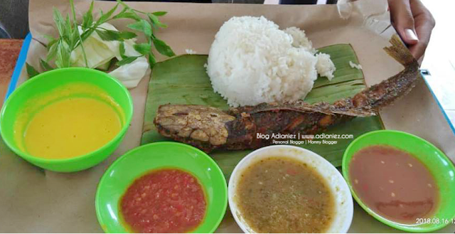 Restoran Nasi Dulang Daun Pisang, Sg Ramal Dalam | Nasi Ganja Sotong Bakar Yg Ohsem !
