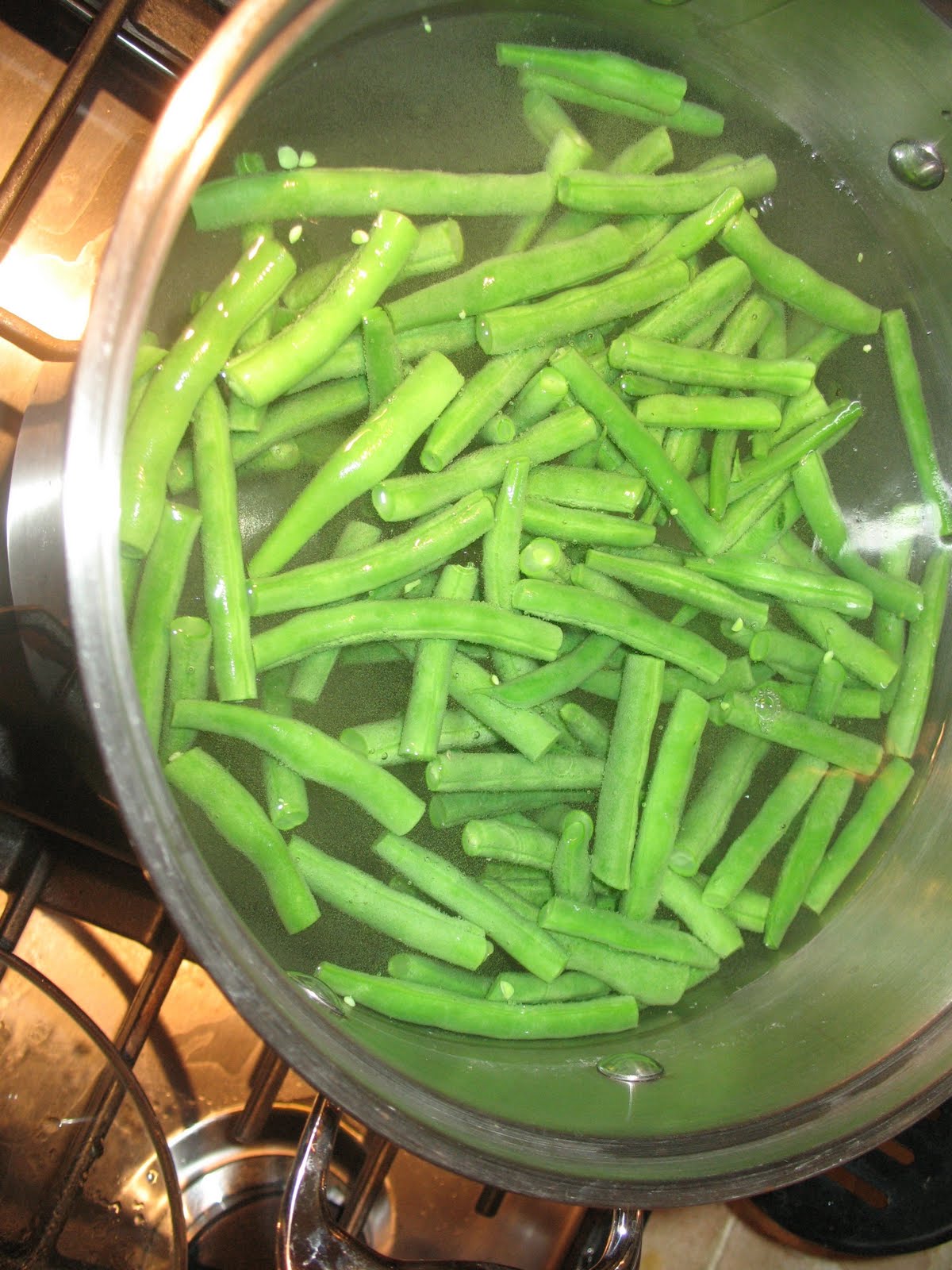simmer cooking Blanched Green Beans