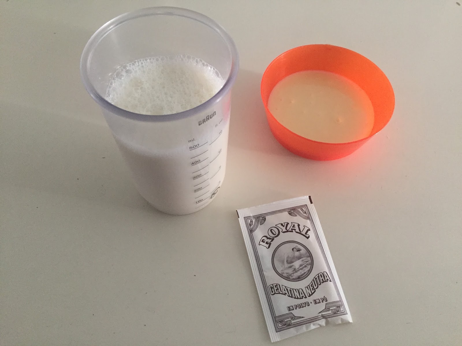 Gelatina de leche condensada decorada con transfer.