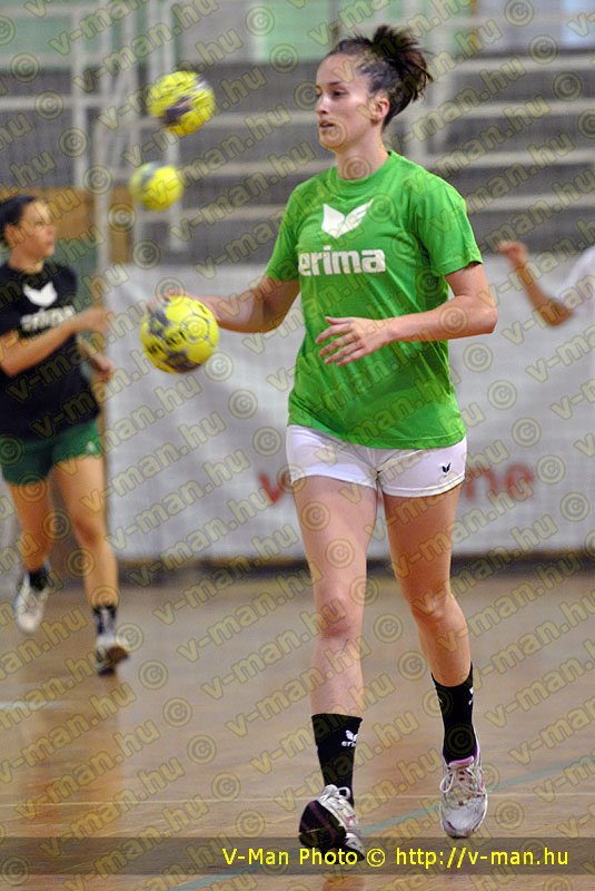 balonfemme Nerea Pena ya entrena con FTC