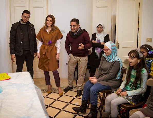 Queen Rania met with the members of the Phi Science Institute. Queen wore Fendi Dress and Balmain Coat, newmyroyals