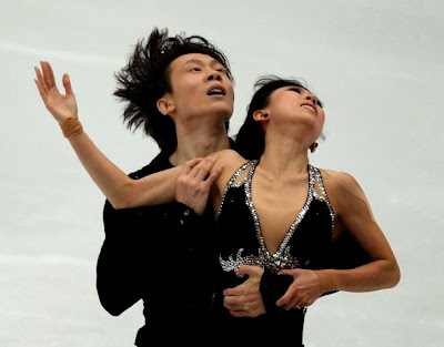 Qing Pang og Jian Tong (CHN) udfører deres korte program ved Cup of China 2013