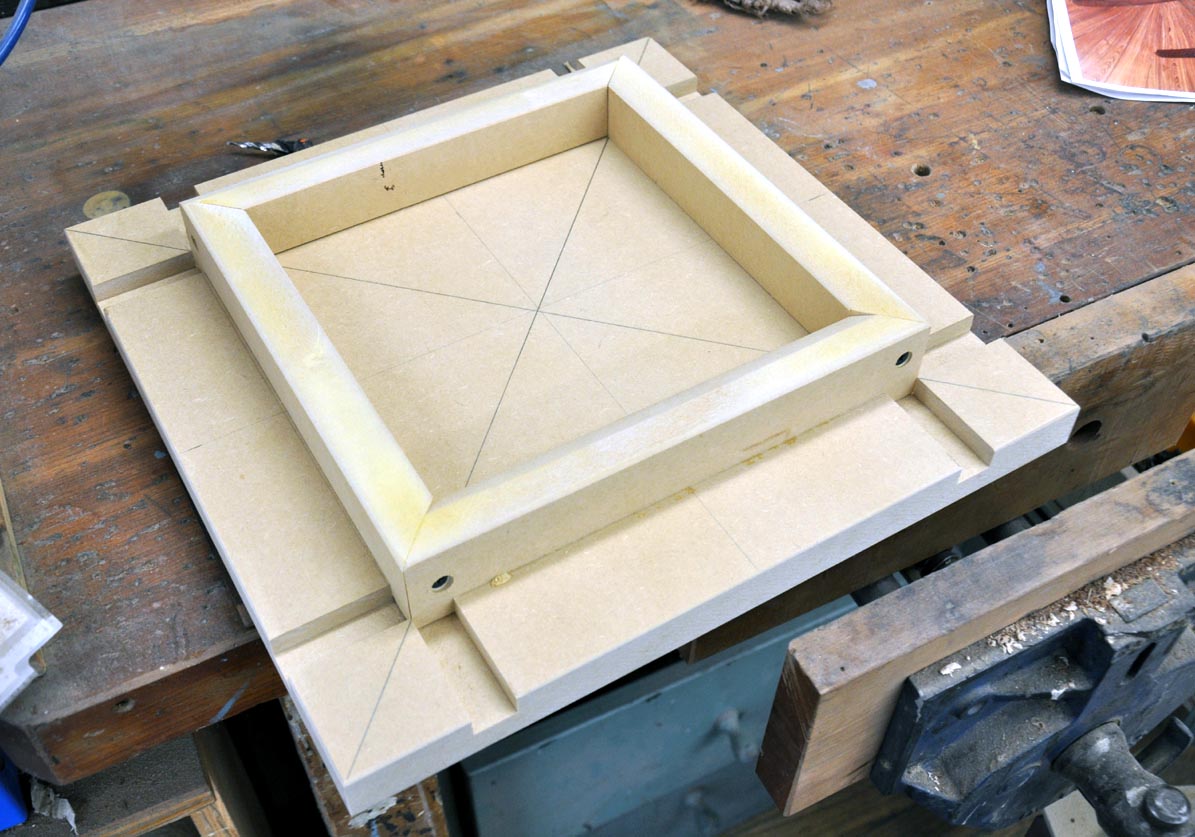  Woodworkers Photo Journal: a pretty good miter gluing jig