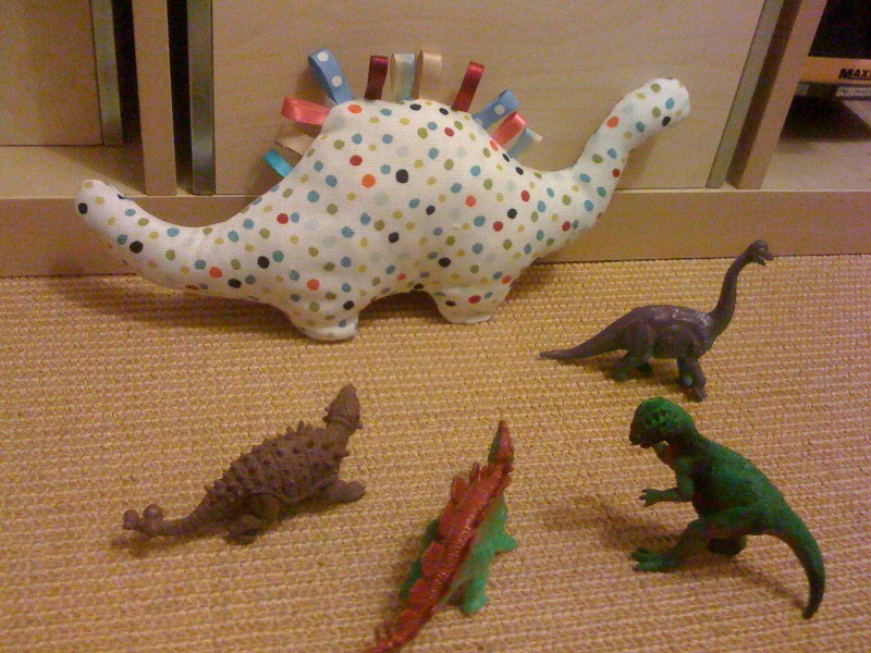 Galinoudeslilas: doudou dino pour Am?�lie