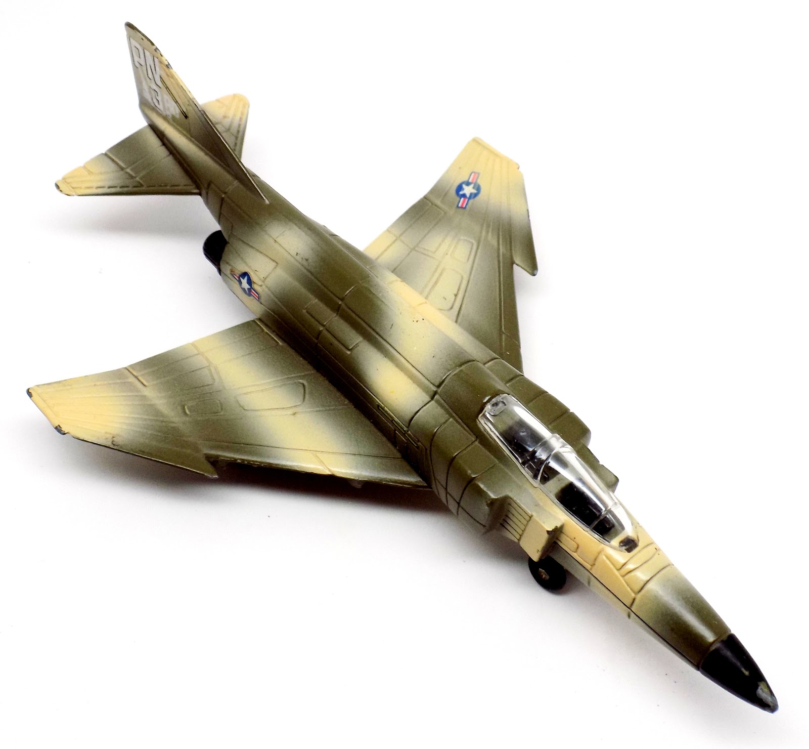 ERTL FORCE ONE DIECAST MCDONNELL DOUGLAS F4 PHANTOM Article Mon 15