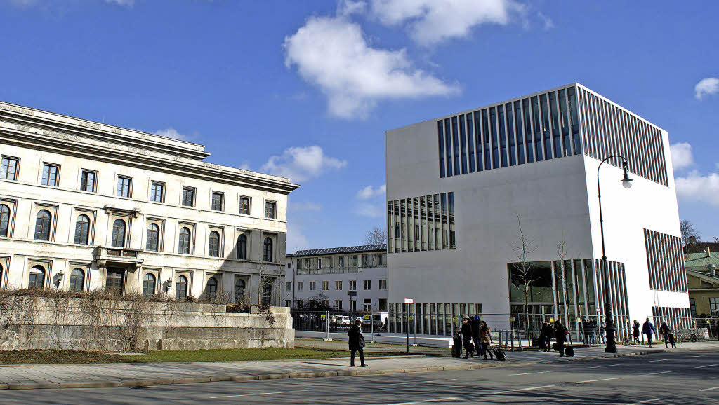Blau Klar La Braunes Haus De Munic