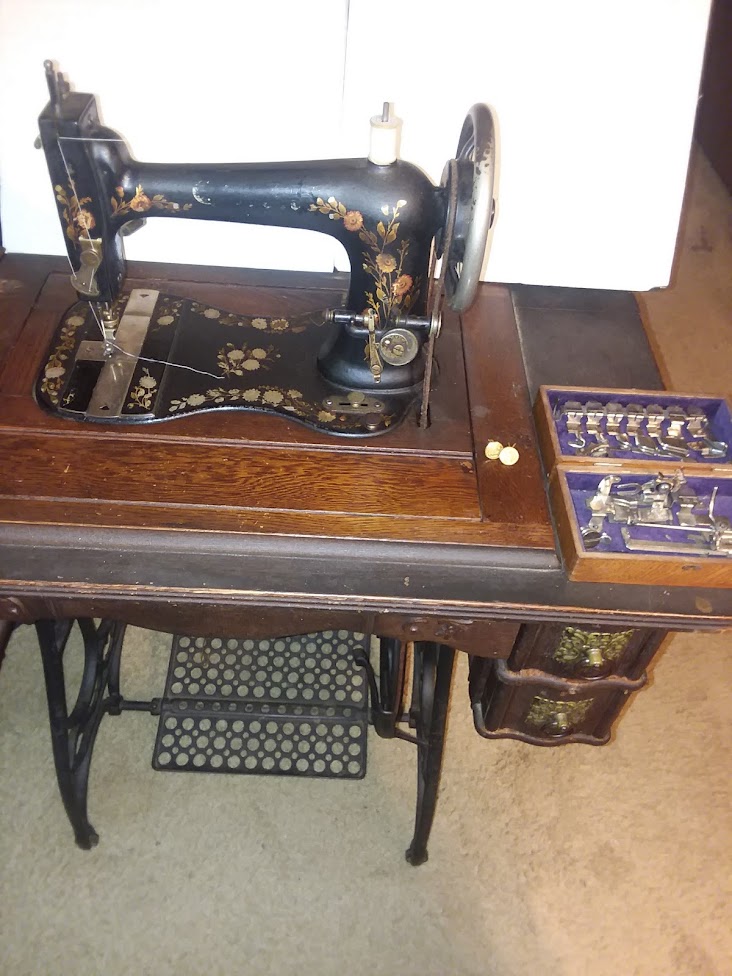 Queen Fiddle Base Vibrating Shuttle Treadle Sewing Machine by White