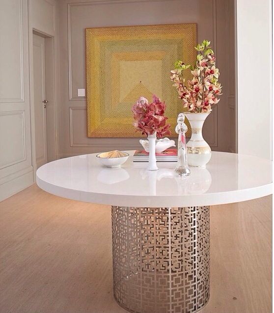 HALL DE ENTRADA E MESA REDONDA