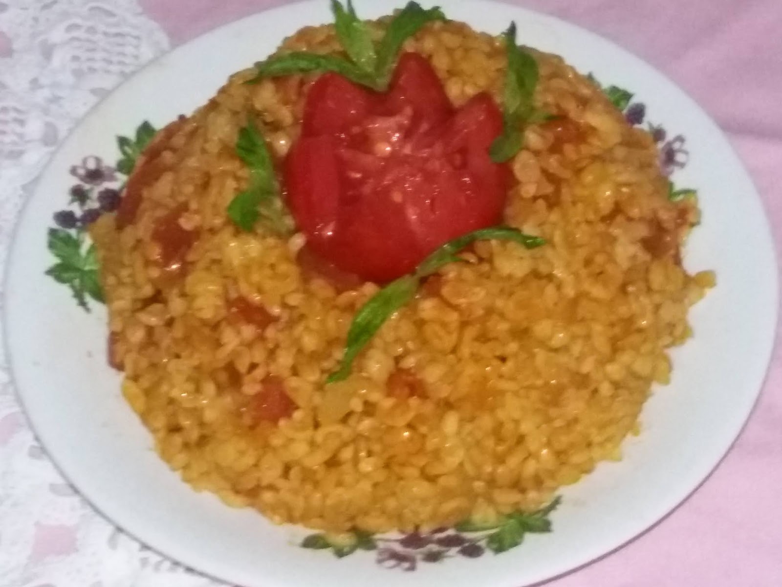 булгур с томатной пастой. курица с овощами в казане с томатной пастой. булгур с томатной пастой. ливанский табуле. булгур с томатами.