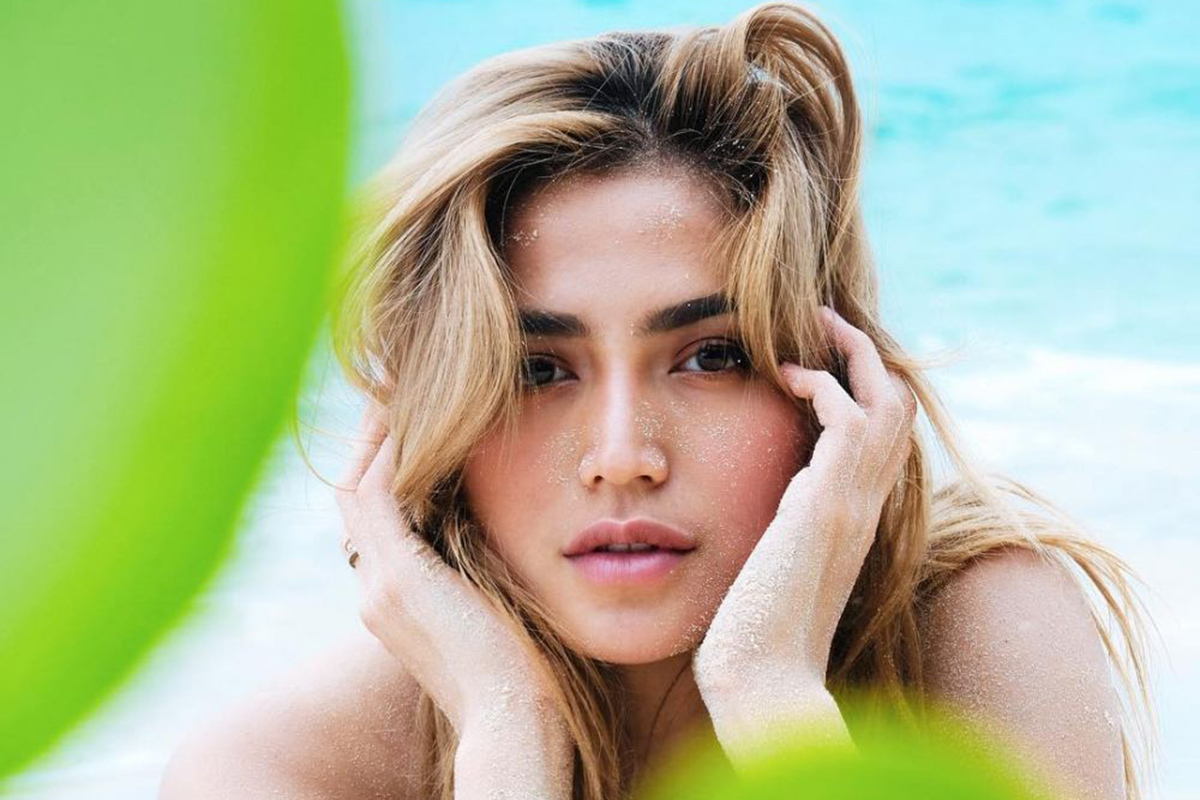 Jessica Iskandar rambut pirang manis dan seksi