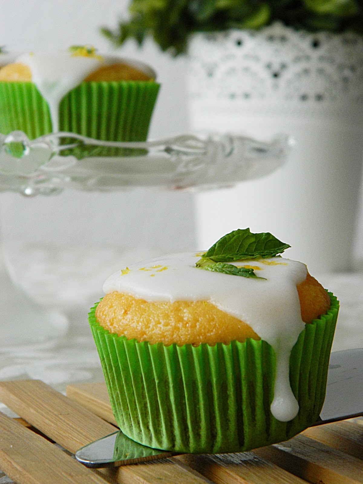 Dr Ola&amp;#39;s kitchen: Lemon-Yogurt Cupcakes with sugar glaze.(Zitronen ...
