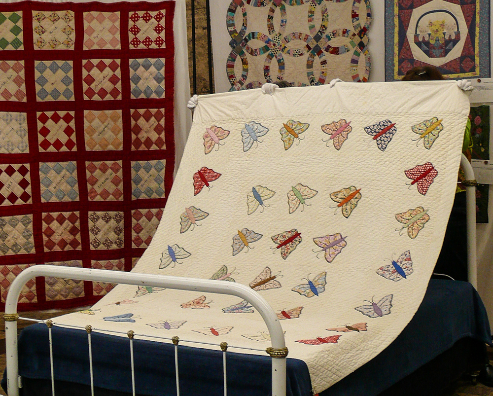 Anchorage Log Cabin Quilters, Inc. Handquilted Quilts and Bed Turning