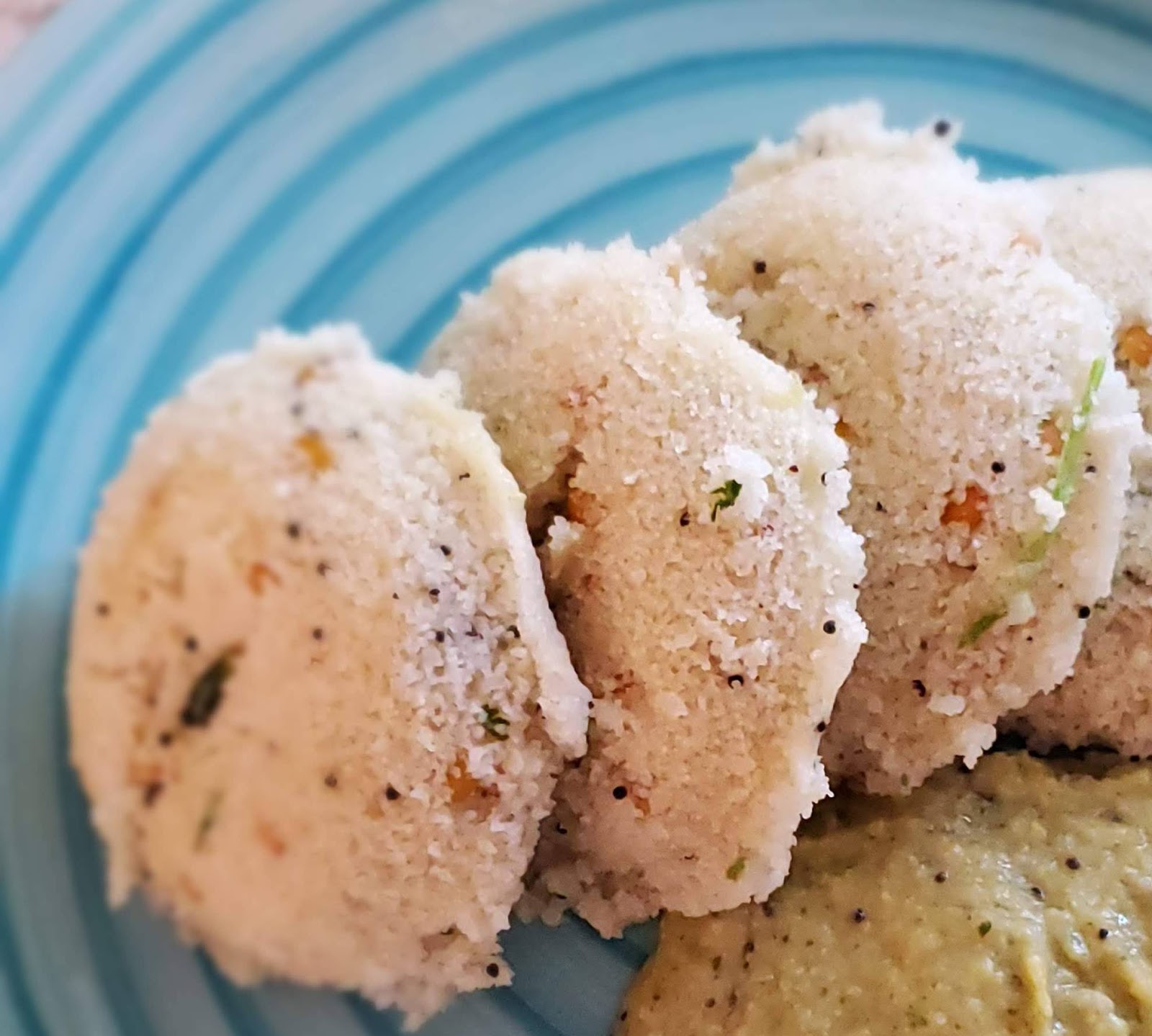 Rava Idli - Few Minute Wonders