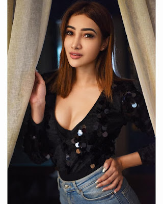 Nalini Negi model