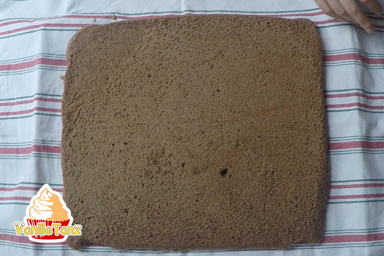 Schokoladen-Biskuitrolle mit Quark-Orangen-Creme - VanilleTanz Schokoladen-Biskuitrolle mit Quark-Orangen-Creme - VanilleTanz