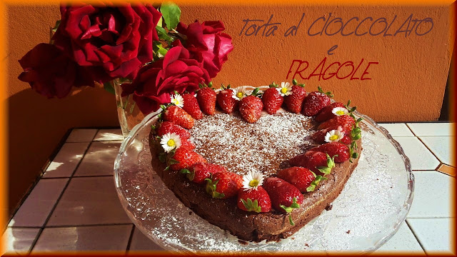 Torta al cioccolato e fragole