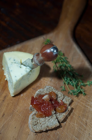 CASHEL BLUE CHEESE with TOMATO & APPLE CHUTNEY