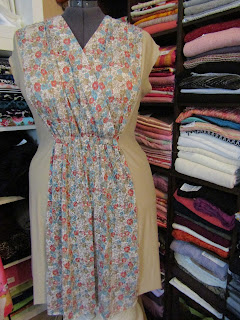 Kwik Sew 4013 Floral Tan Jersey Knit Dress www.sewplus.blogspot.com