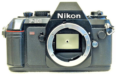 Nikon F-301, Front
