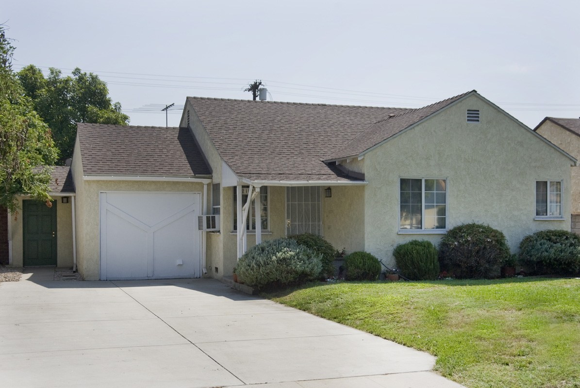 San Fernando Valley Real Estate Open today, 8/18, from 25 5227 Denny