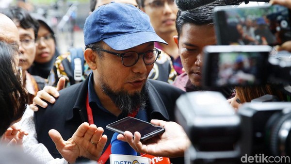 Novel Baswedan Kembali Singgung Pertemuan dengan Tito Karnavian Novel Baswedan Kembali Singgung Pertemuan dengan Tito Karnavian