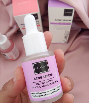 tampilan depan botol serum acne scarlett