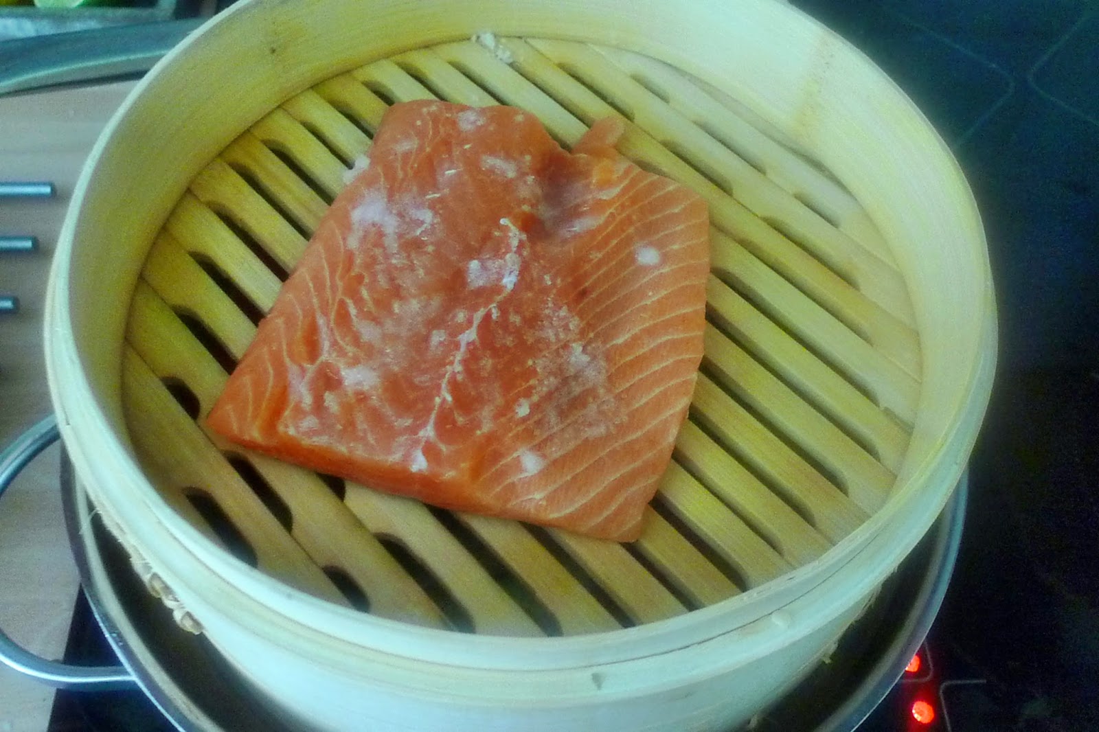 Schnippelboy: Gedämpfter Lachs-gedämpftes Gemüse-Reis-Kohlrabisalat ...