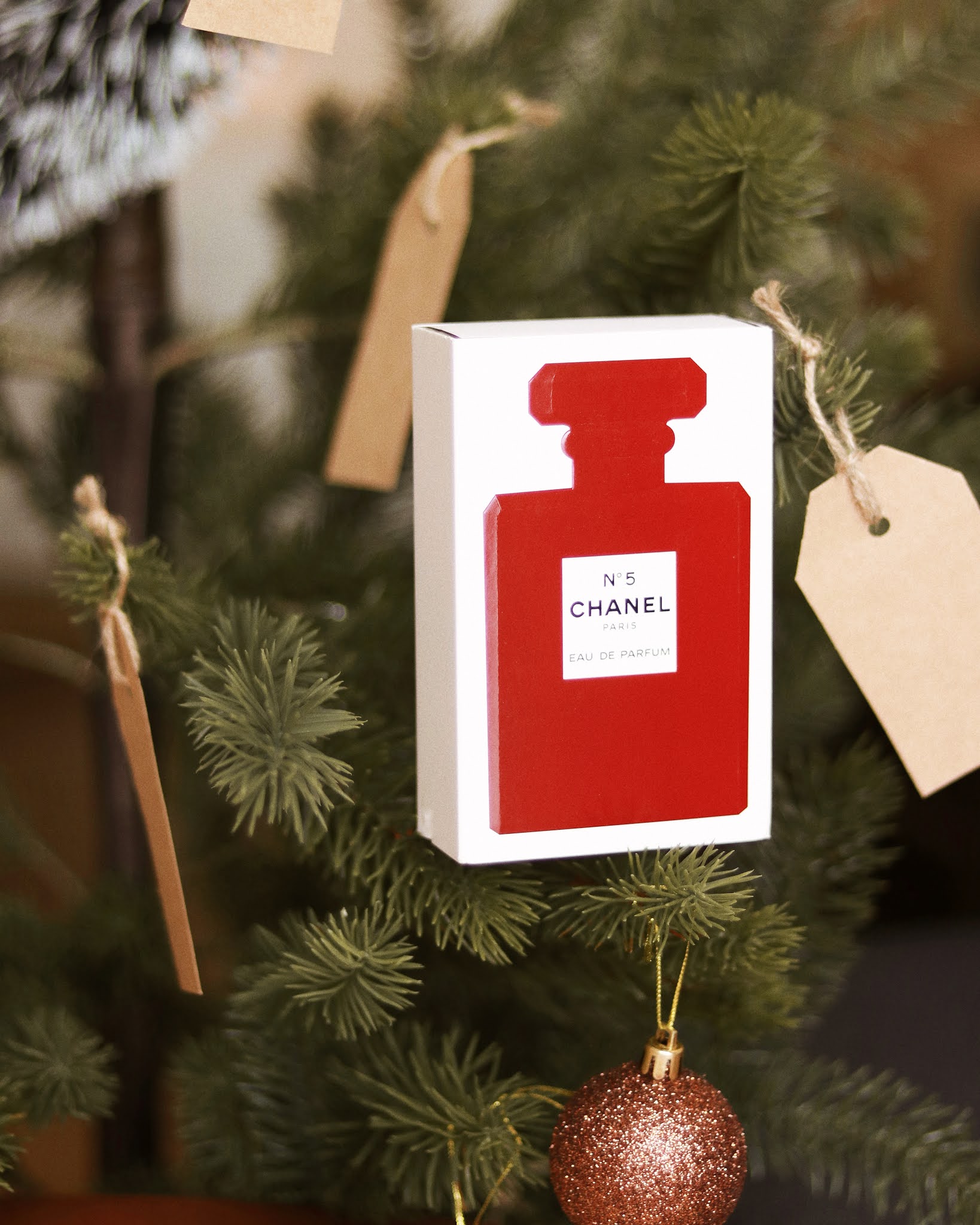 CHANEL Holiday 2023 Christmas Limited Edition Charm n°5 CC Logo Perfume  Bottle