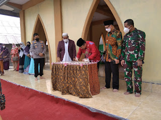 Bupati Jember Resmi kan Masjid 'Hikmah Corona' Bupati Jember Resmi kan Masjid 'Hikmah Corona'