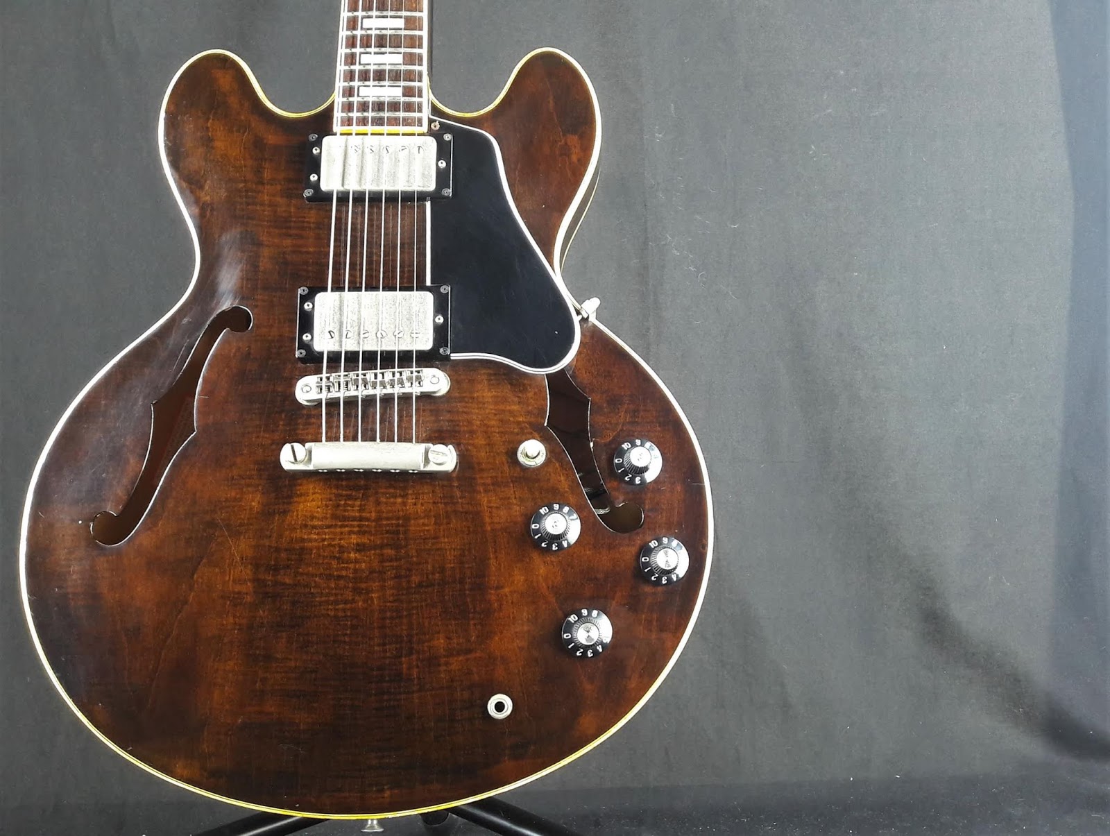 GUITAR SHOP BARCELONA Gibson L6 S Deluxe 1975