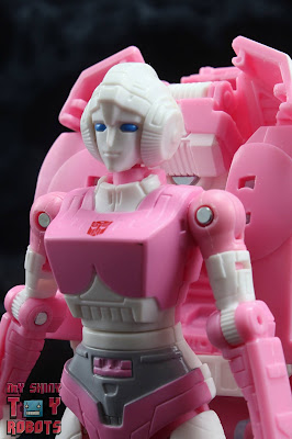 Transformers Kingdom Arcee 01