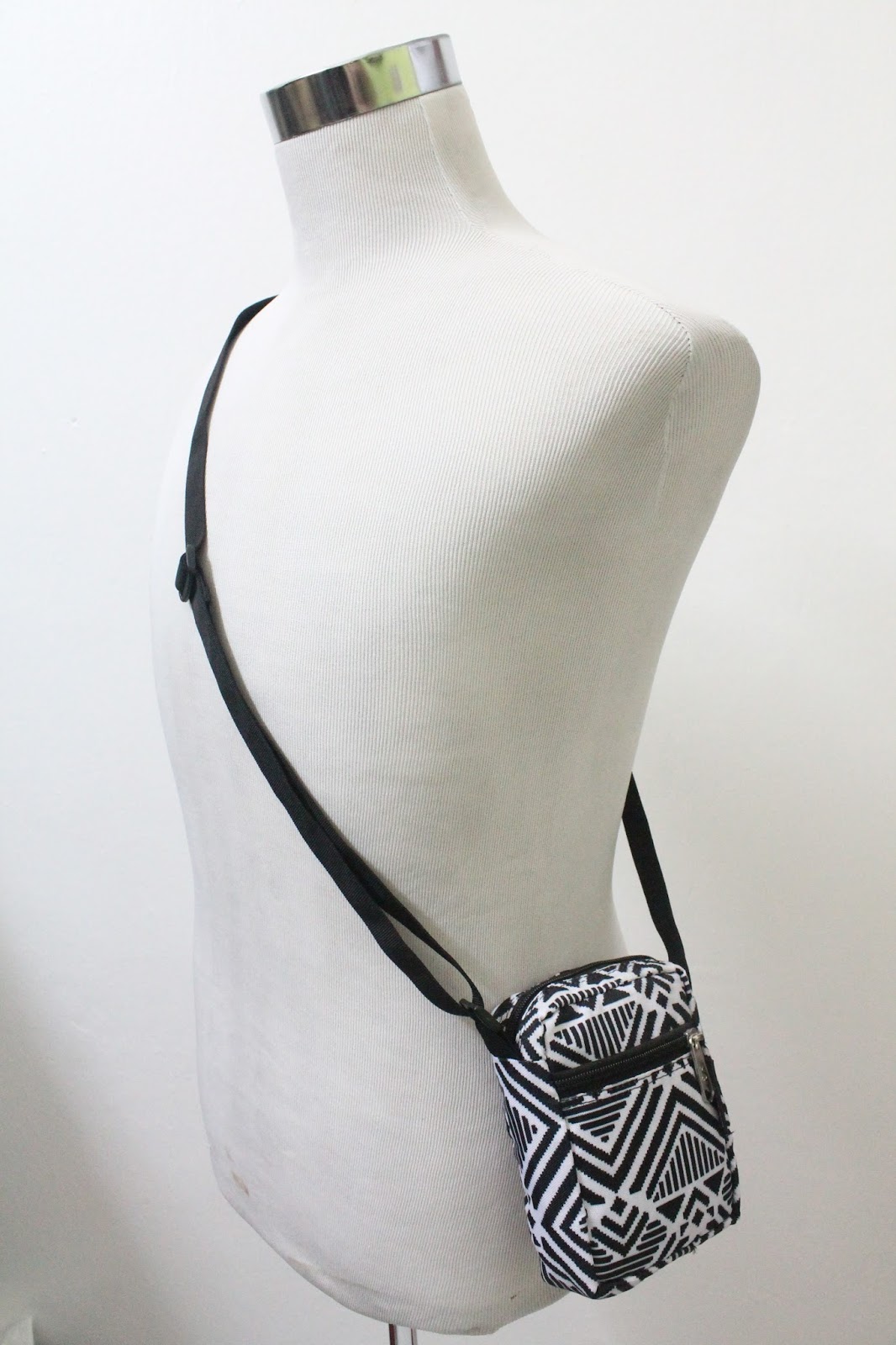 BUNDLEBARANGBAEK Original JANSPORT Small Slingbag ( SOLD OUT )