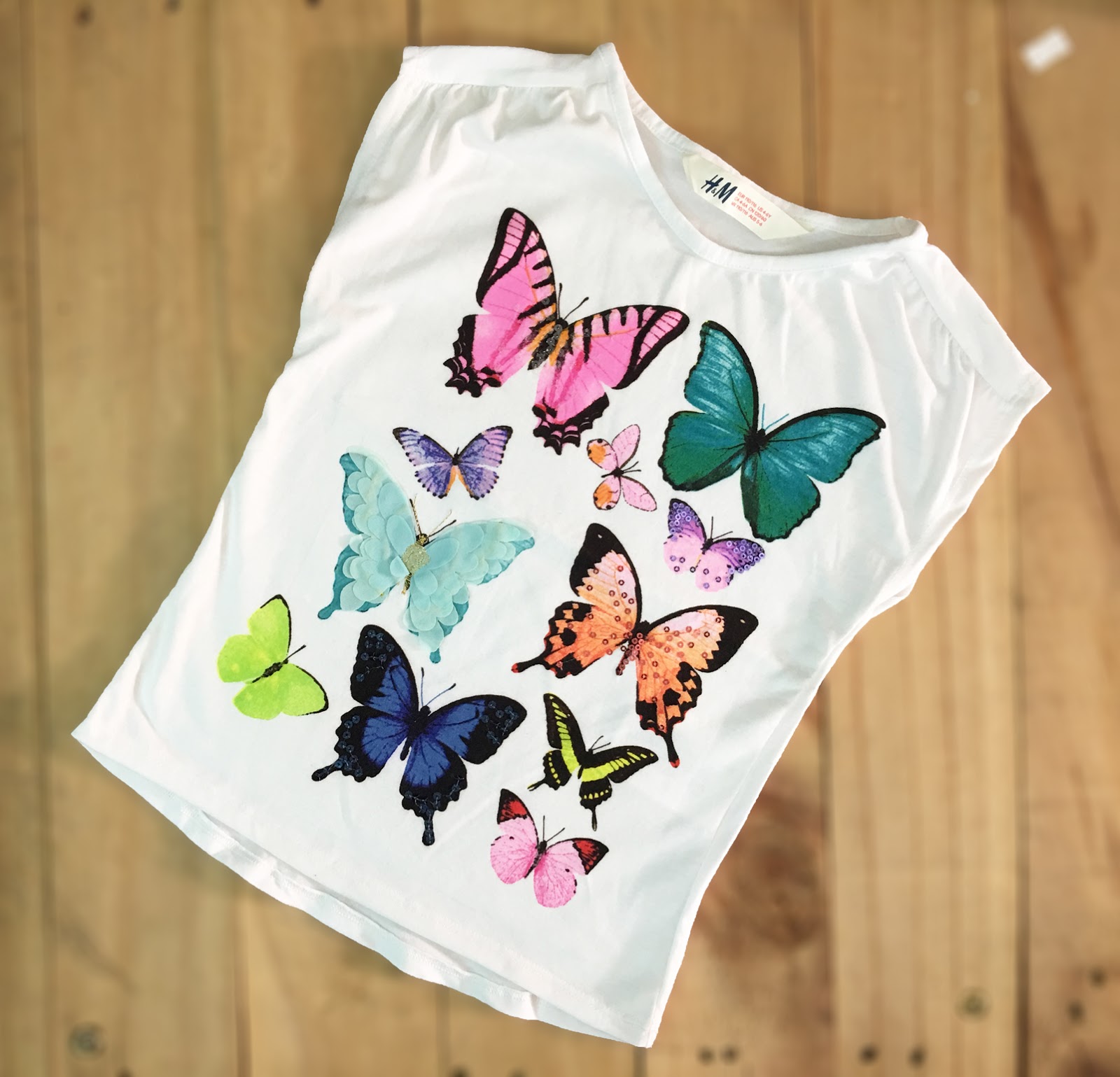 Áo thun bé gái, hiệu H&M, xuất xịn, made in cambodia, mẫu con bướm.