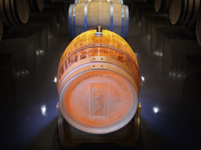 Lalique ha creato la prima botte di vino traslucida al mondo