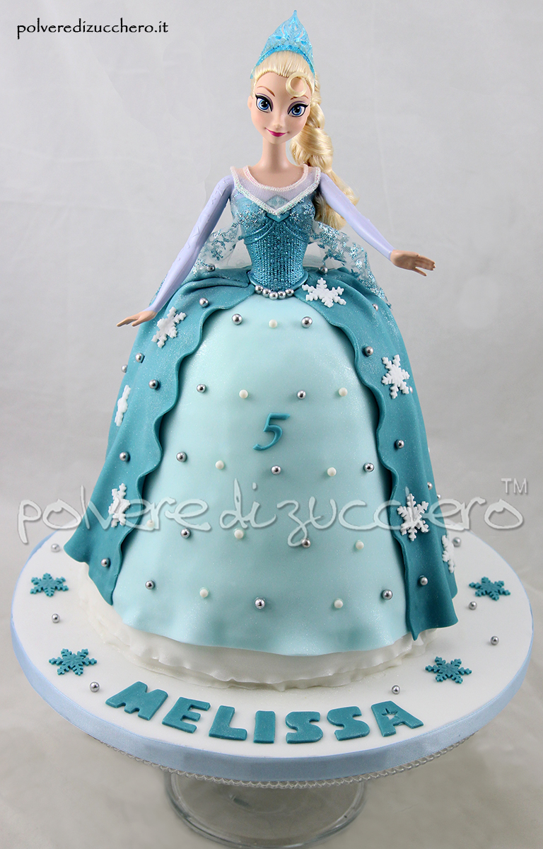 Torta decorata bambola Elsa di Frozen in pasta di zucchero