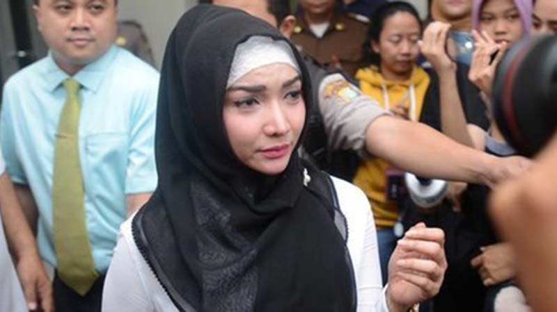 Roro Fitria Bebas Hari ini Berkat Kebijakan Pencegahan Corona Roro Fitria Bebas Hari ini Berkat Kebijakan Pencegahan Corona