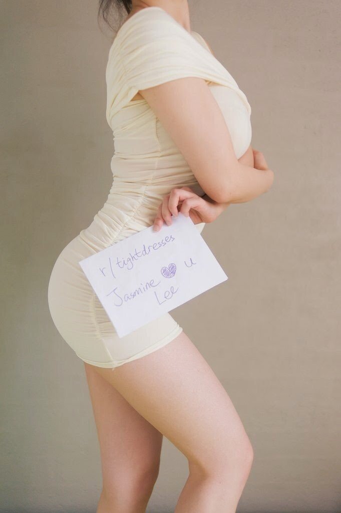 몸매 자랑하는 원피스녀 - 디쁠