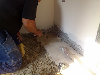 חשוב ליישם טיט בכל שטח המרצפה ולא רק בדפנות!