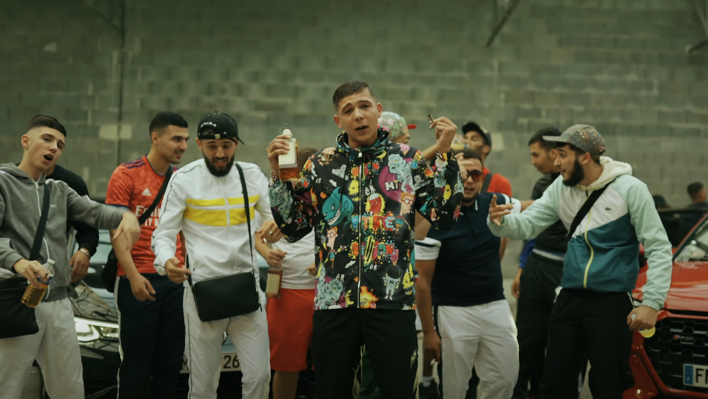 Photo de LAPOISS extraite du clip R Photo de LAPOISS extraite du clip R
