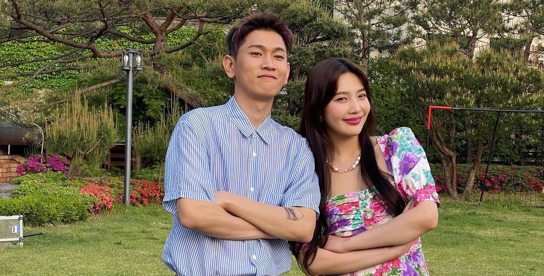 Joy Crush - Joy and crush first collaborated in the song 'mayday