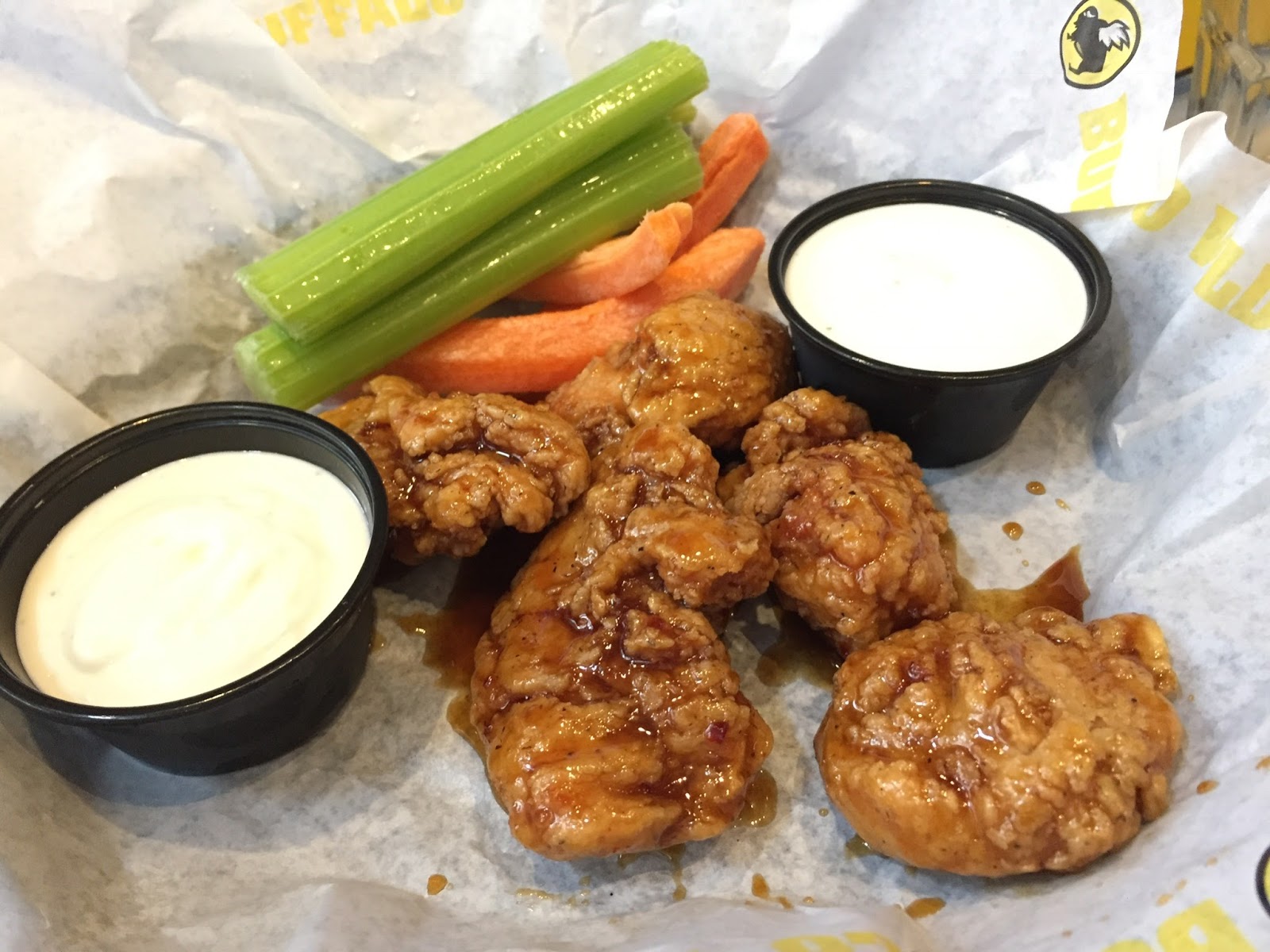 Kickin' Honey Garlic From Buffalo Wild Wings / バッファローワイルドウィングスのキッキン ハニー