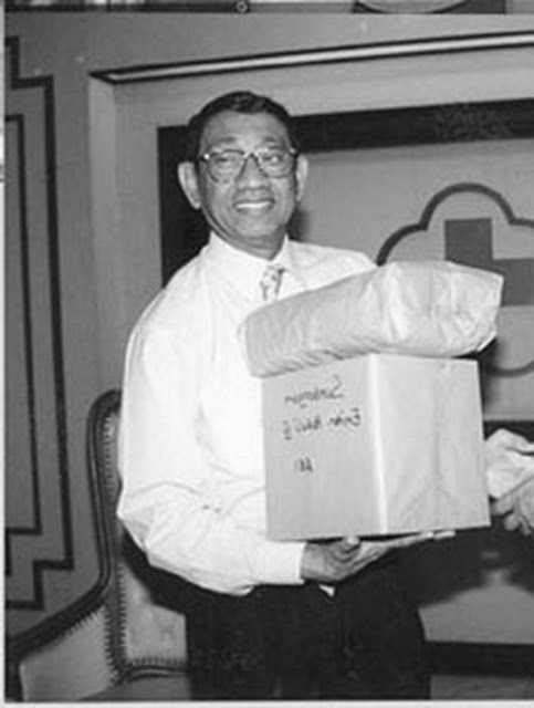 Inilah Kesederhanaan Mar`ie Muhammad, Ikat Pinggang Mantan Menkeu Itu Robek Inilah Kesederhanaan Mar`ie Muhammad, Ikat Pinggang Mantan Menkeu Itu Robek