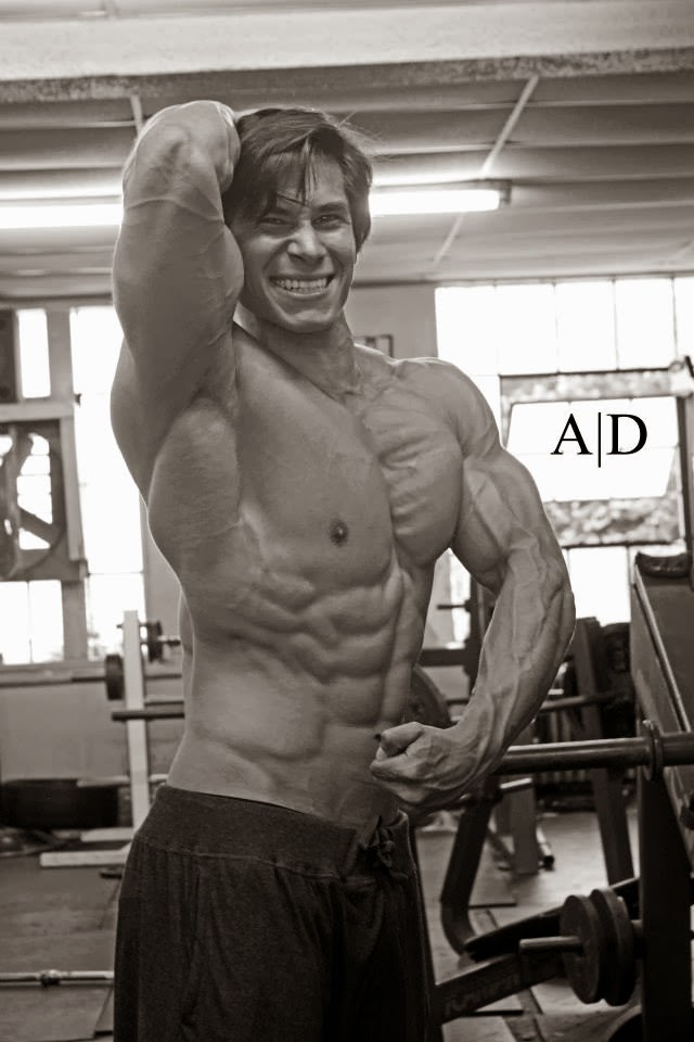Daily Bodybuilding Motivation Hot Bodybuilder Julian Andre Navarro