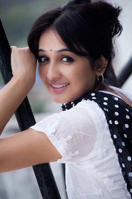 Actress Aavaana Latest Cute Photoshoot stills 4