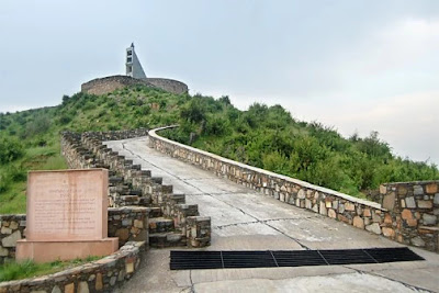 महाराणा प्रताप नहीं बल्कि अकबर की सेना को पीछे हटना पड़ा महाराणा प्रताप नहीं बल्कि अकबर की सेना को पीछे हटना पड़ा