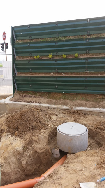 Hausbau Nadine, Max & Alex: Brunnen-Pumpe angeschlossen