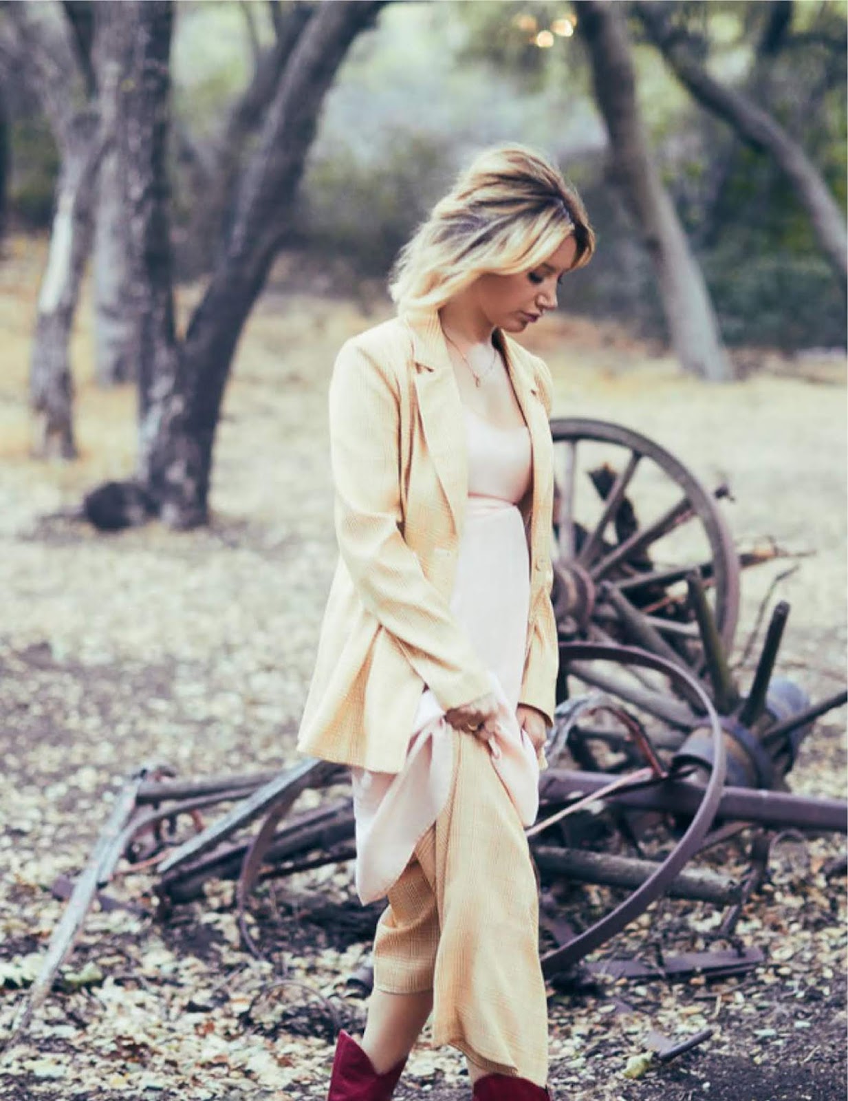 Ashley Tisdale - Modeliste - December 2018 – Celeb Central