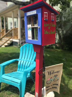 Build community, cultivate readers and spark creativity with a repurposed Little Free Library. A fabulous DIY project, these portable libraries help promote literacy by offering free books for all. Learn how you can make your own on a small budget. {reading, LFL, elementary, plans, ideas, tips} #freebooks #communityinvolvment